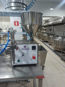 Envasadora de líquidos semi automática Envasadora de líquidos semi automática